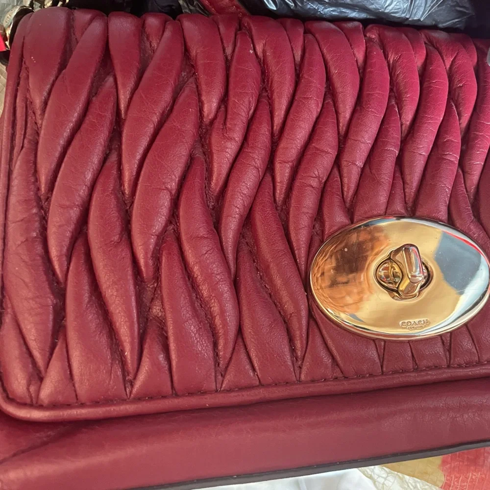 Coach turn lock crossbody - Picture 2 of 2